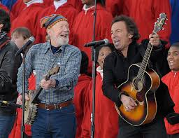 Pete Seeger & Bruce Springsteen jamming in 2010!
