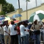 Jamaicans on line @ the US Embassy in Kingston